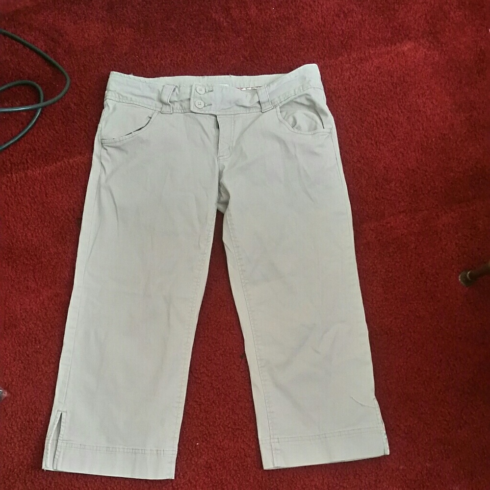 Like new ae khaki capris